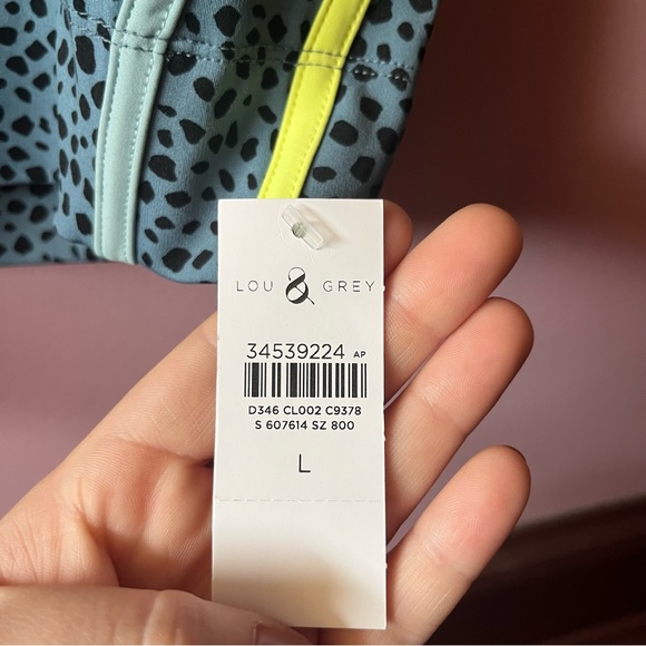 🆕Size L Lou&Grey Teal Leopard Print Sports Top - Picture 2 of 4